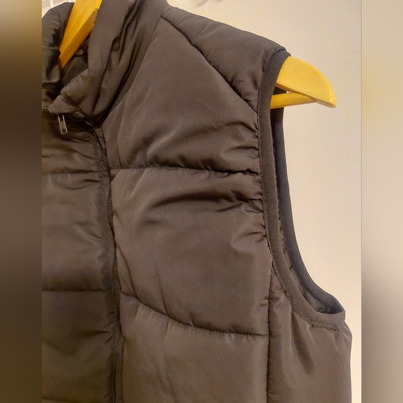 WHITE FOX Black Puffer Vest - Picture 7 of 8